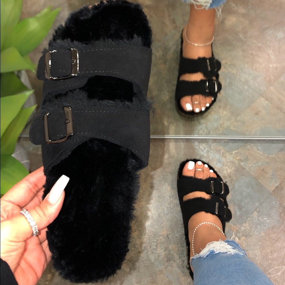 NWOT! Faux fur sandals!